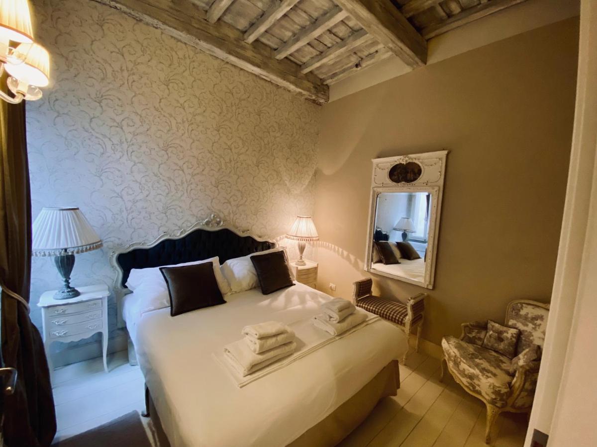 White Florence Suite Exterior photo