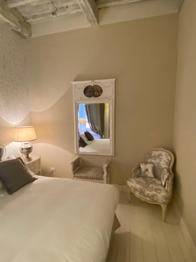 White Florence Suite Exterior photo