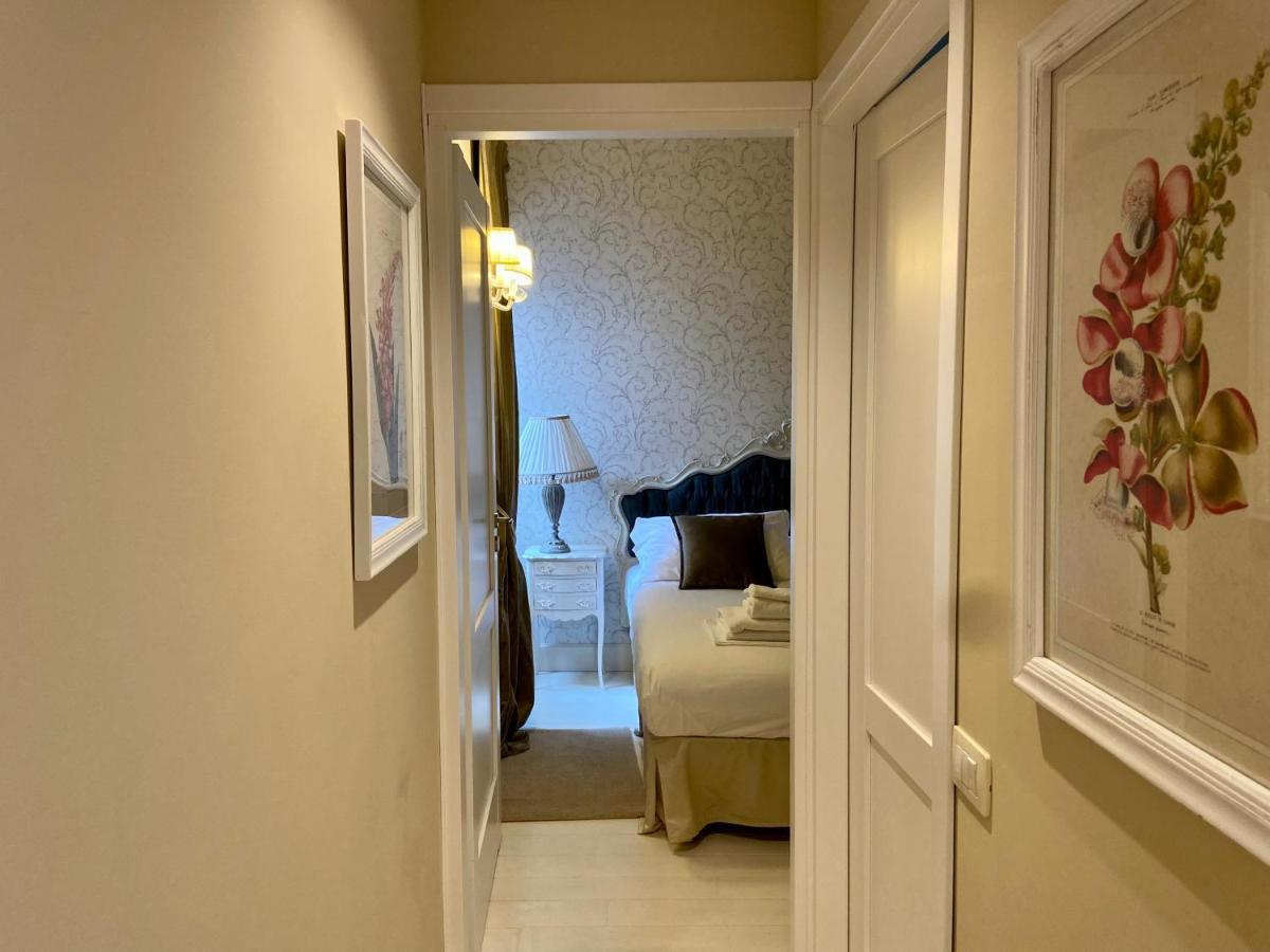 White Florence Suite Exterior photo