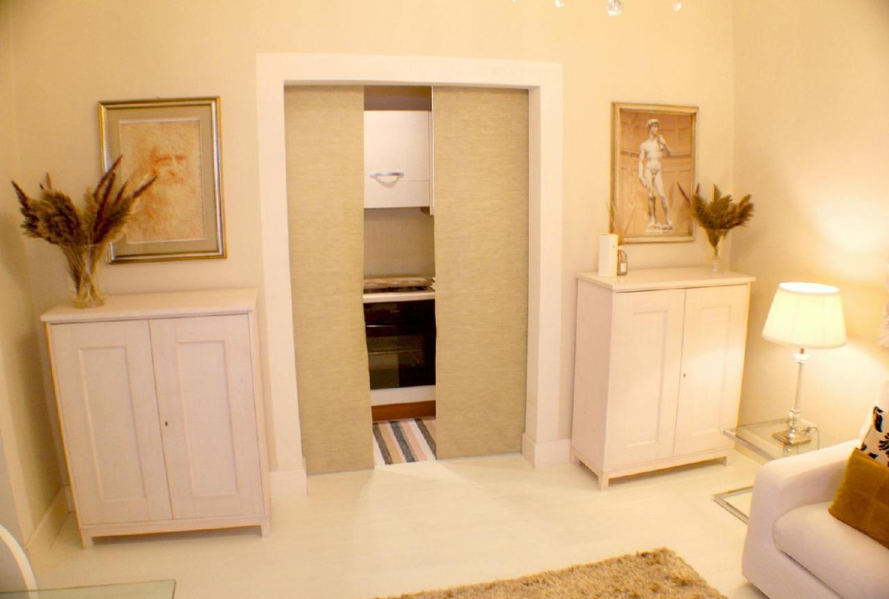 White Florence Suite Exterior photo