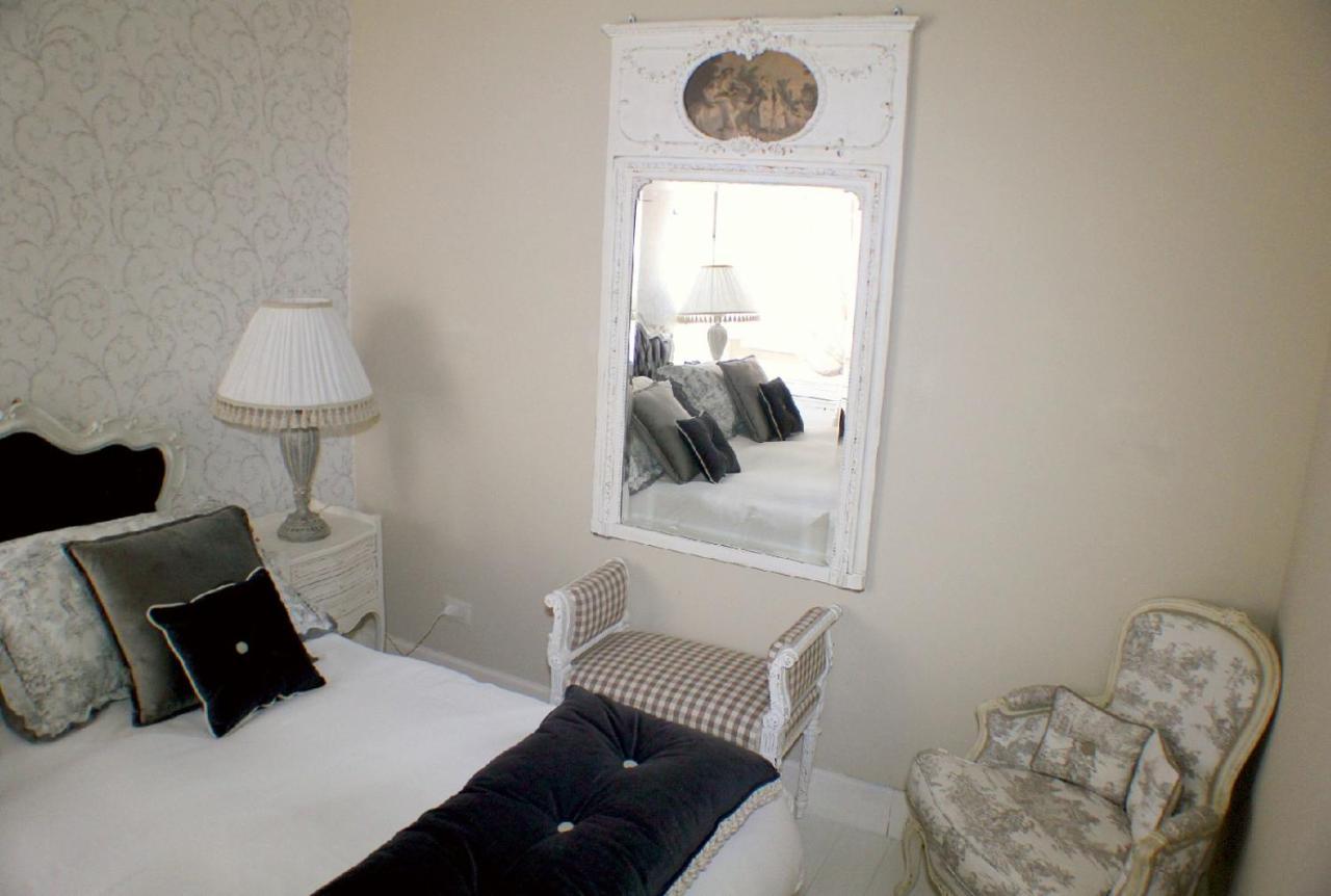 White Florence Suite Exterior photo
